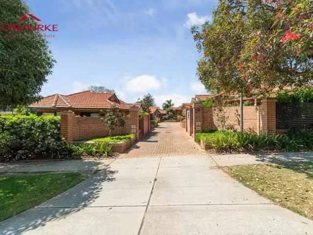 Just in! 2/24 Auborough Street, Doubleview, WA 6018
