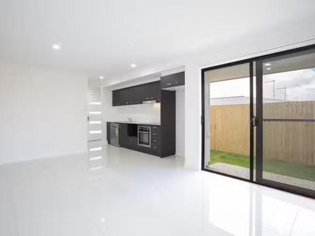 For Rent! 2/25 Baird Circuit, Redbank Plains, QLD 4301