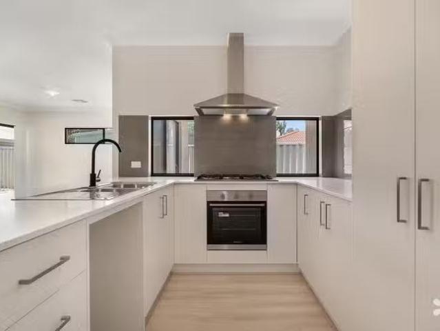 Rental! 2/25 Yeeda Street, Riverton, WA 6148