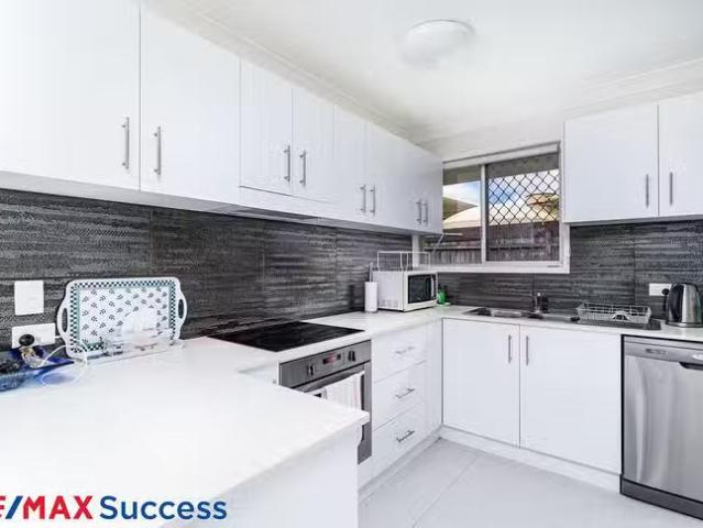 Charming 2/26 Knockator Crescent, Centenary Heights, QLD 4350