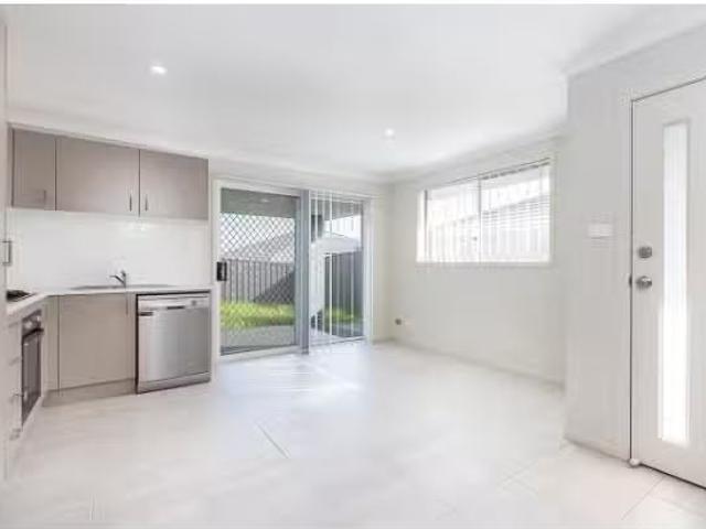 New 2/27 Undercliff Street, CLIFTLEIGH House for rent Listed.