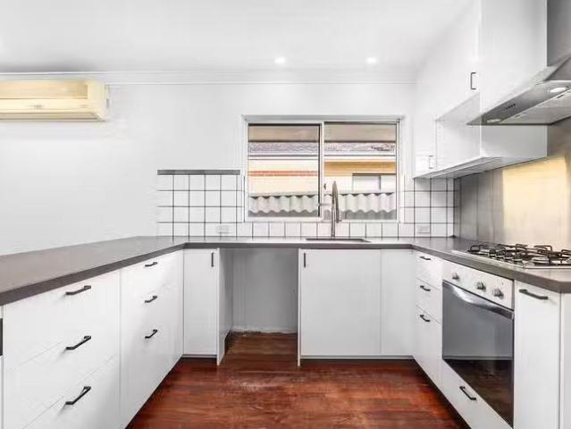 Cozy 227A Hamilton Road, Coogee, WA 6166