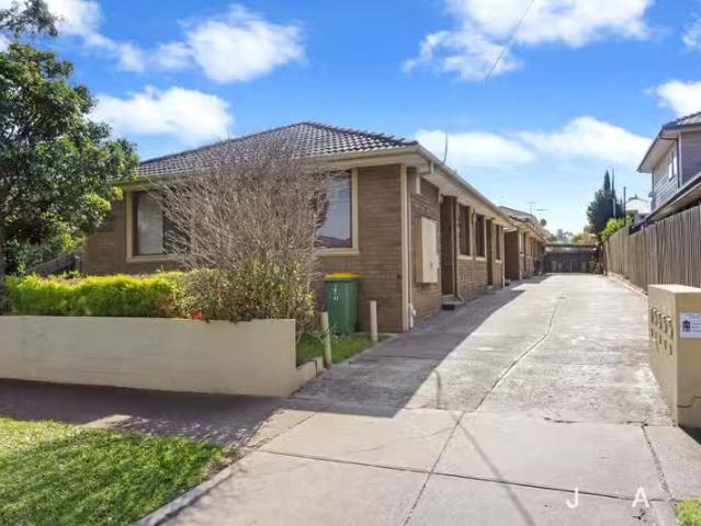 Nice 2/28 Hampton Parade, West Footscray VIC 3012