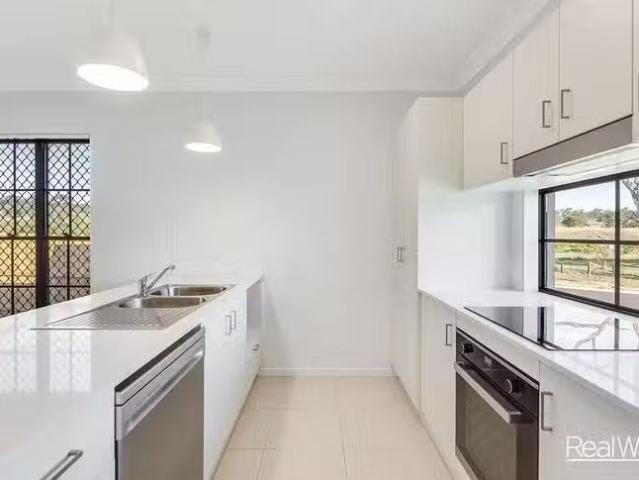 Rental! 2/29 Abbeyfeale Circuit, Meringandan West, QLD 4352