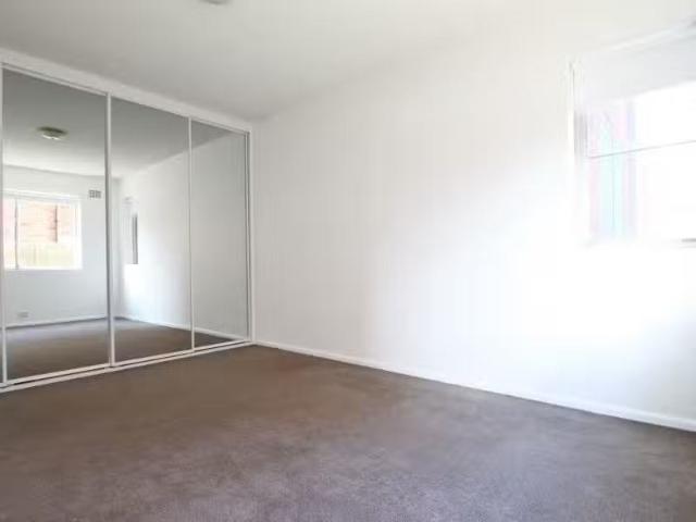 Deal! 2/29 Mascot Drive, Eastlakes Apartment for rent Listed.