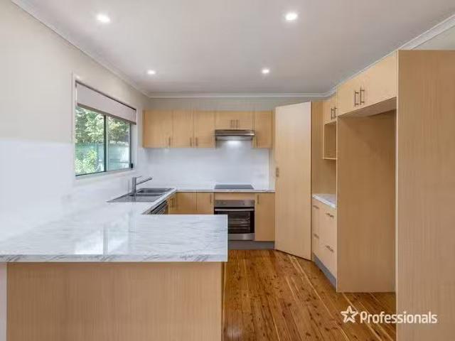 Cozy 22 Allara Crescent, Ferny Hills, QLD 4055