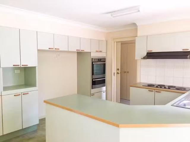 New 22 Fern Circuit, Menai House for rent Listed by Riley Cow.