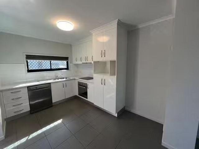 Unique 2/2 Makybe Diva Drive, Ooralea, QLD 4740