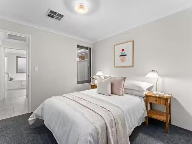 Deal! 2/2 Pinnacle Road, Coogee, WA 6166