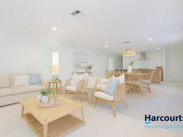 Just in! 22 Serventy Crescent, HAMMOND PARK, WA 6164 House f.