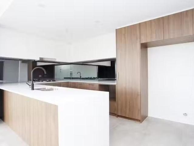 Just in! 2315/1 Grant Avenue, Hope Island, QLD 4212