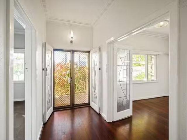 Deal! 231 South Street, Beaconsfield, WA 6162