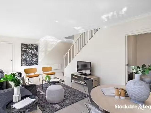 Unique 2/32 Wright Street, Laverton, VIC 3028