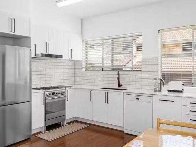 For Rent! 2/34 Gray Avenue, Corinda, QLD 4075