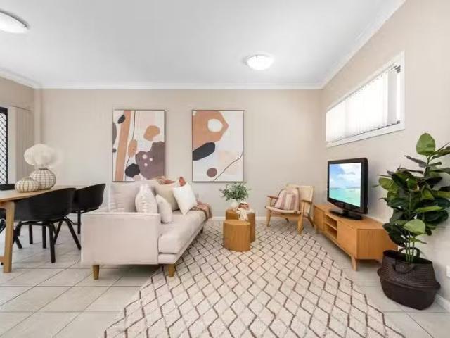 Nice 2/350 Fairfield Road, YERONGA, QLD 4104 Townhouse for R.