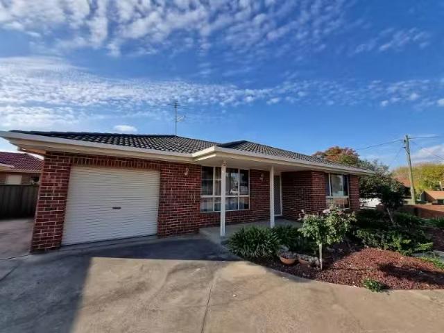 Nice 2/373 Cambourne Street, Lavington Apartment for rent Lis.