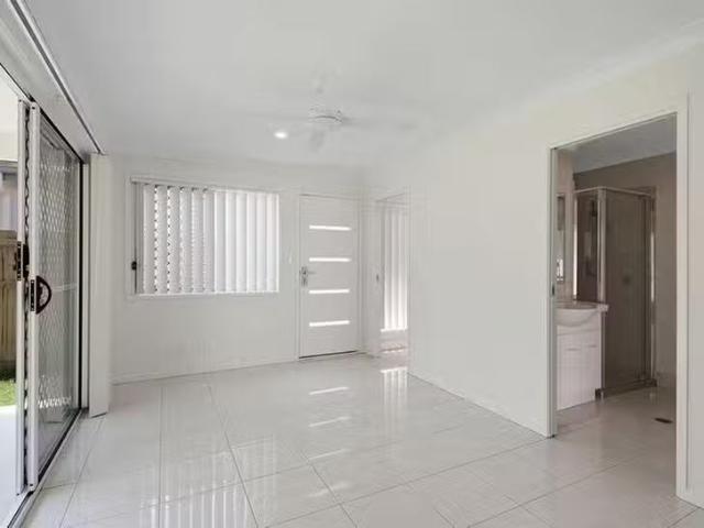 Cozy 2/37 Jones Street, Rothwell, QLD 4022