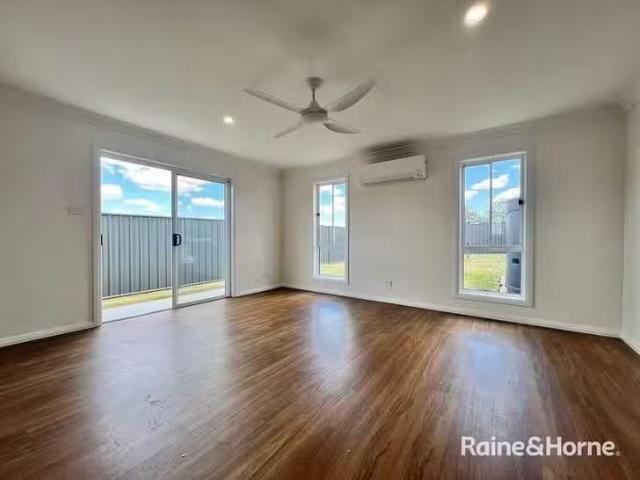 Unique 2/38 Garden Street, Kootingal, NSW 2352