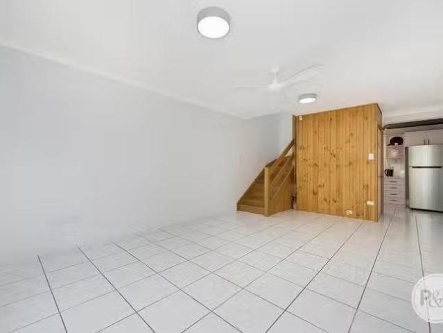 Rental! 2/38 Park Street, Pimlico, QLD 4812