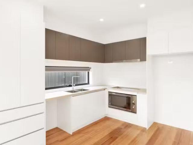 Cheap 27 Tenterden Street, Yarraville VIC 3013