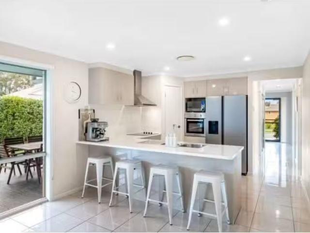 Nice 27 Woodhurst Street, Largs House for rent Listed by Jess.