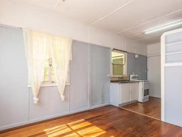 Nice 27 Annie Street, Woody Point, QLD 4019