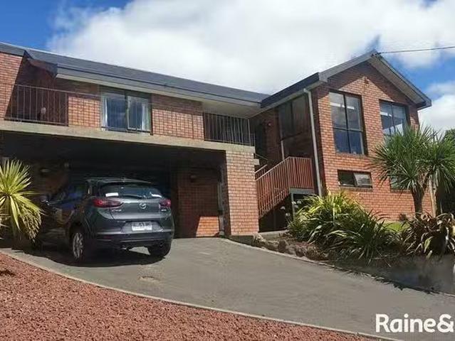 Charming 27 England Avenue, Montrose, TAS 7010