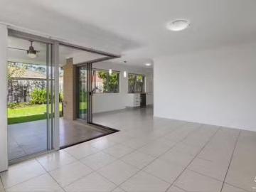 Just in! 27 Essington Mews, Leichhardt, QLD 4305