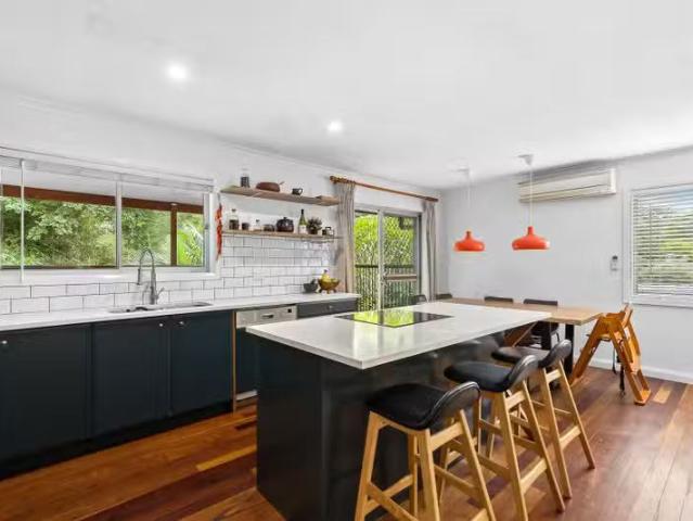 Just in! 27 Halimah Street, Chapel Hill QLD 4069
