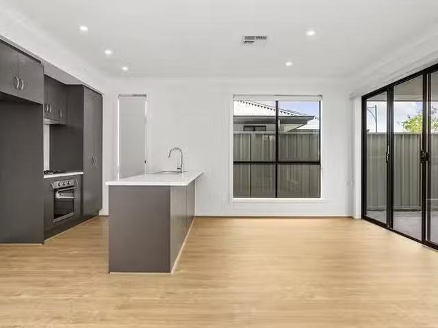 Just in! 27 Horgan Circuit, Seaford Heights, SA 5169