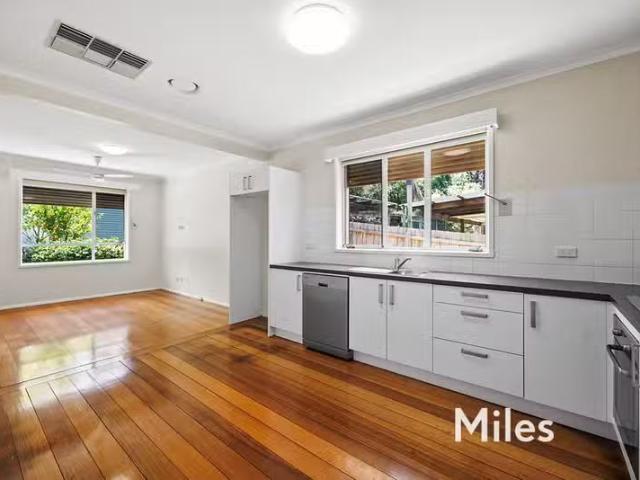 Just in! 27 Miriam Street, Rosanna VIC 3084