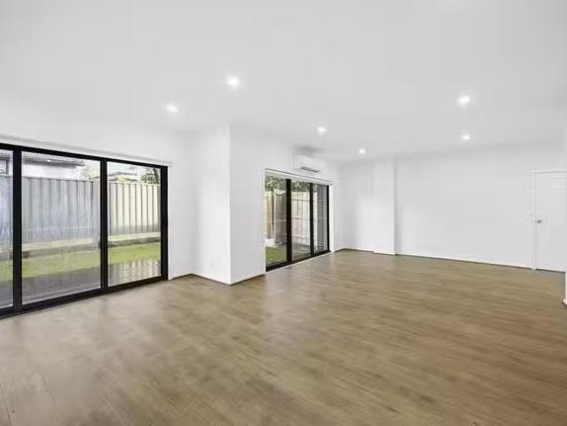 Charming 2/7 Oconnor Road, Knoxfield, VIC 3180