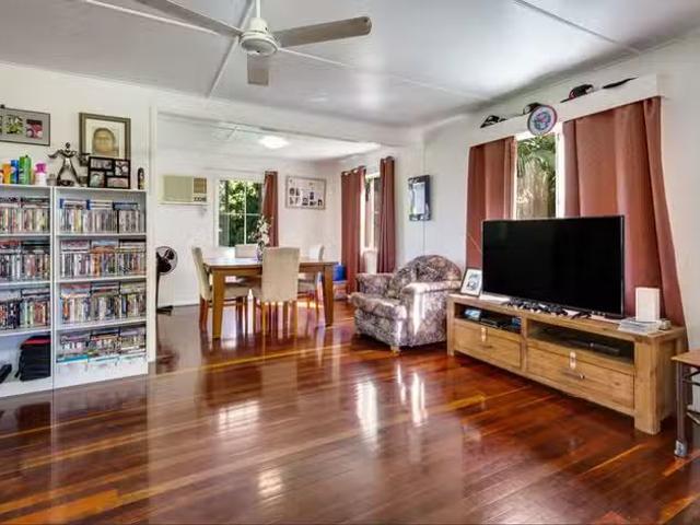 Unique 27 Pioneer Street, Glenella, QLD 4740