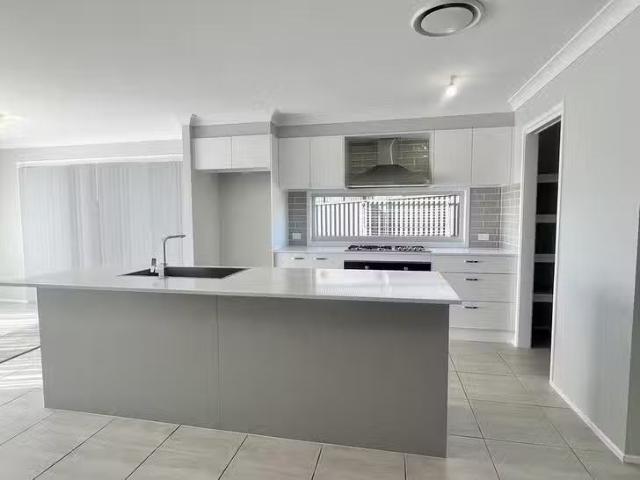 New 27 Roy Crescent, Thirlmere, NSW 2572