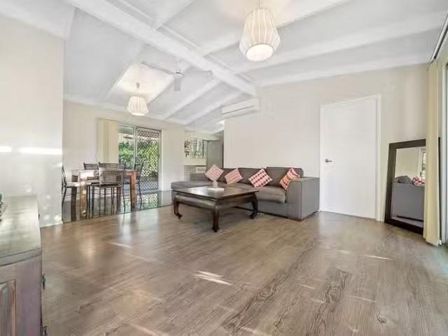 Nice 27A Jardine Drive, SPRINGWOOD, QLD 4127 House for Rent