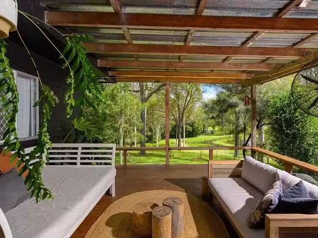 Cozy 240 Shadbolt Road, Mothar Mountain, QLD 4570