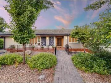 Charming 246 La Perouse Street, Red Hill House for rent Liste.