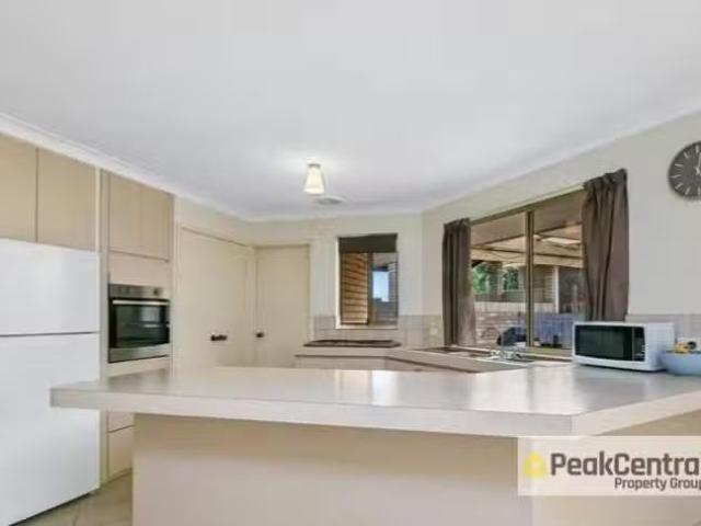 Charming 24 Urbahns Crescent, Bateman, WA 6150