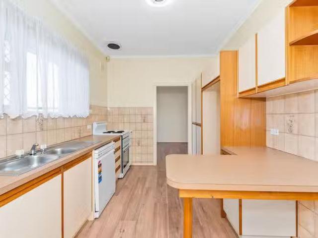 Just in! 24 Whimpress Avenue, Findon, SA 5023