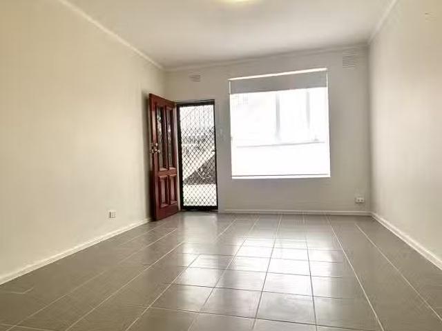 For Rent! 2/4 Forrest Street, Albion VIC 3020