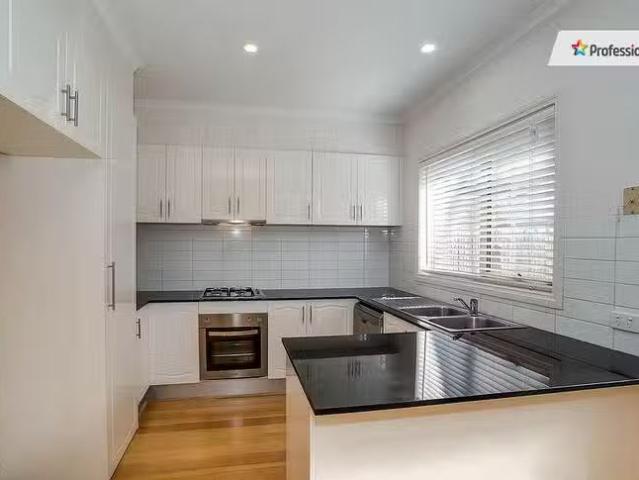Nice 2/4 Maida Avenue, Bayswater, VIC 3153