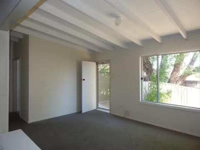 Cheap 2/4 Morgan Crescent, Raymond Terrace Apartment for rent.