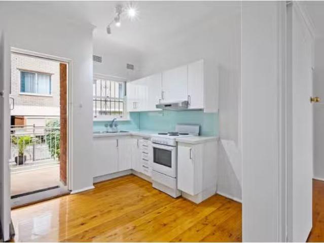 For Rent! 2/57 Parramatta Street, Cronulla Apartment for rent.