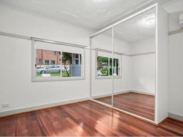 Unique 25 Newman Street, Mortdale House for rent Listed by Ge.