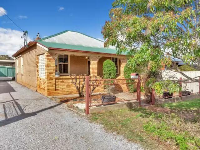 Nice 25 Roderick Street, EAST TAMWORTH House for rent Listed.