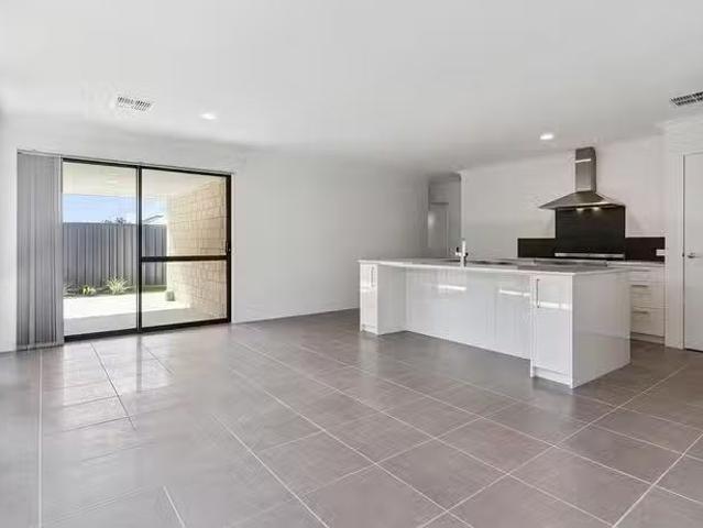 Unique 25 Stinear Street, Champion Lakes, WA 6111