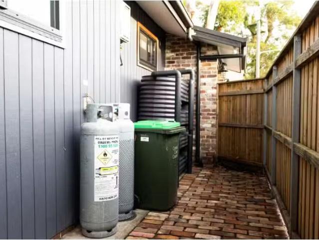 Rental! 25A Commonwealth Avenue, Blackwall House for rent Lis.