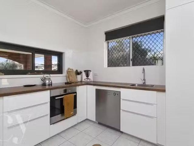 Nice 25A Duffield Avenue, Beaconsfield, WA 6162