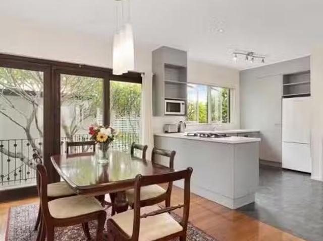 Cozy 269 Simpsons Road, Bardon, QLD 4065