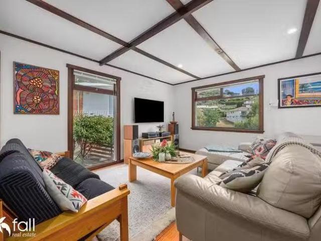 Nice 26 Clift Street, Mount Stuart, TAS 7000